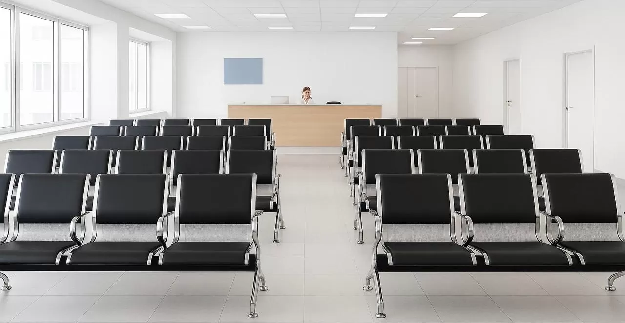 Longarina Charm 3 Lugares - Metálica Cromada | Estofada